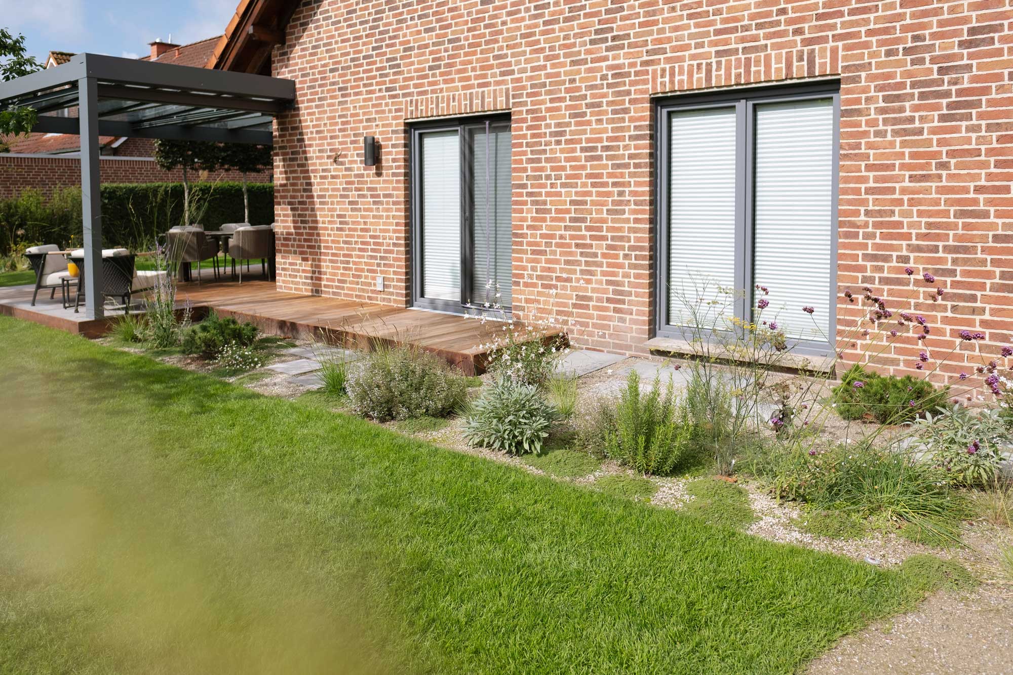 Homann-Landschaften-Garten--und-Landschaftsarchitektur-bronzefenchel-thymus-bienenstauden-mentha-stipa